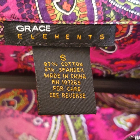 Small Button up Blouse - Picture 2 of 3